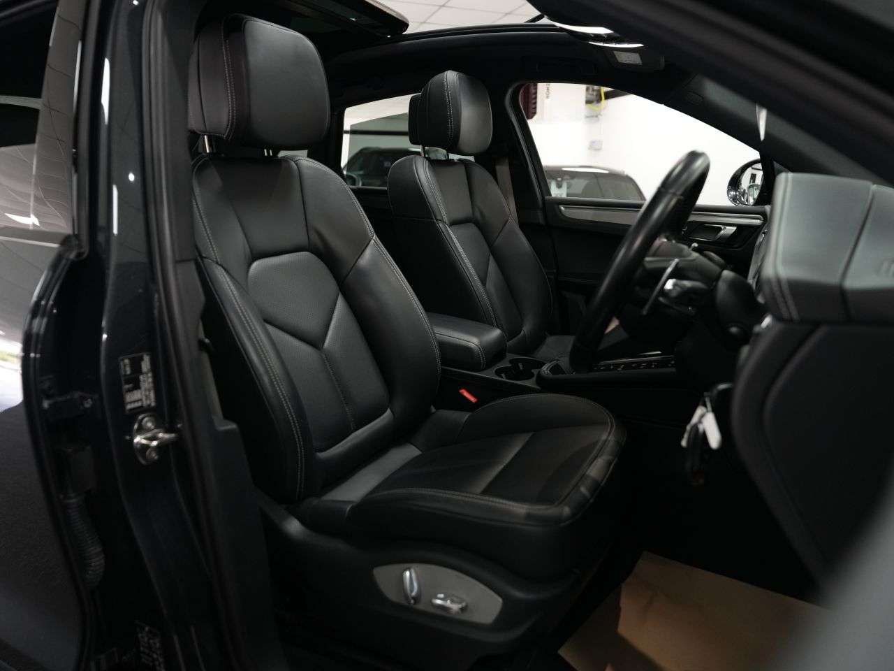 2022 PORSCHE MACAN 2022 PORSCHE MACAN