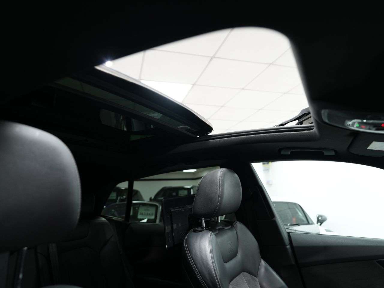 A 2019 AUDI Q8 3.0 TDI V6 50 S line SUV 5dr Diesel Tiptronic quattro Euro 6 (s/s) (286 ps) A 2019 AUDI Q8 3.0 TDI V6 50 S line SUV 5dr Diesel Tiptronic quattro Euro 6 (s/s) (286 ps)