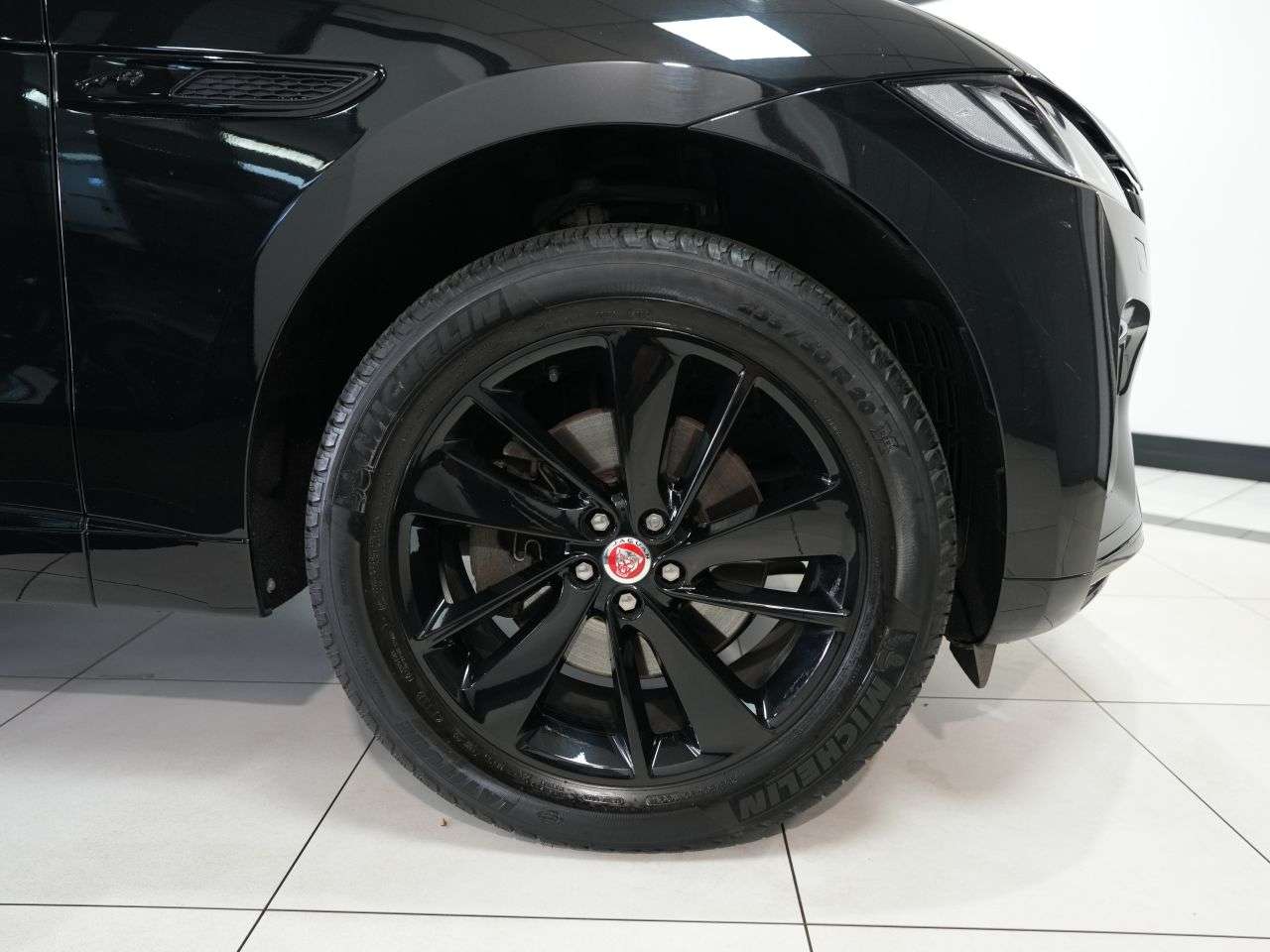 A 2022 JAGUAR F-PACE 2.0 D200 MHEV R-Dynamic Black SUV 5dr Diesel Auto AWD Euro 6 (s/s) (204 ps) A 2022 JAGUAR F-PACE 2.0 D200 MHEV R-Dynamic Black SUV 5dr Diesel Auto AWD Euro 6 (s/s) (204 ps)