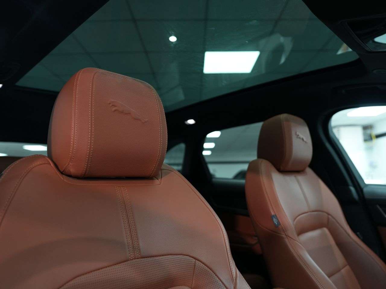 A 2022 JAGUAR F-PACE 2.0 D200 MHEV R-Dynamic Black SUV 5dr Diesel Auto AWD Euro 6 (s/s) (204 ps) A 2022 JAGUAR F-PACE 2.0 D200 MHEV R-Dynamic Black SUV 5dr Diesel Auto AWD Euro 6 (s/s) (204 ps)