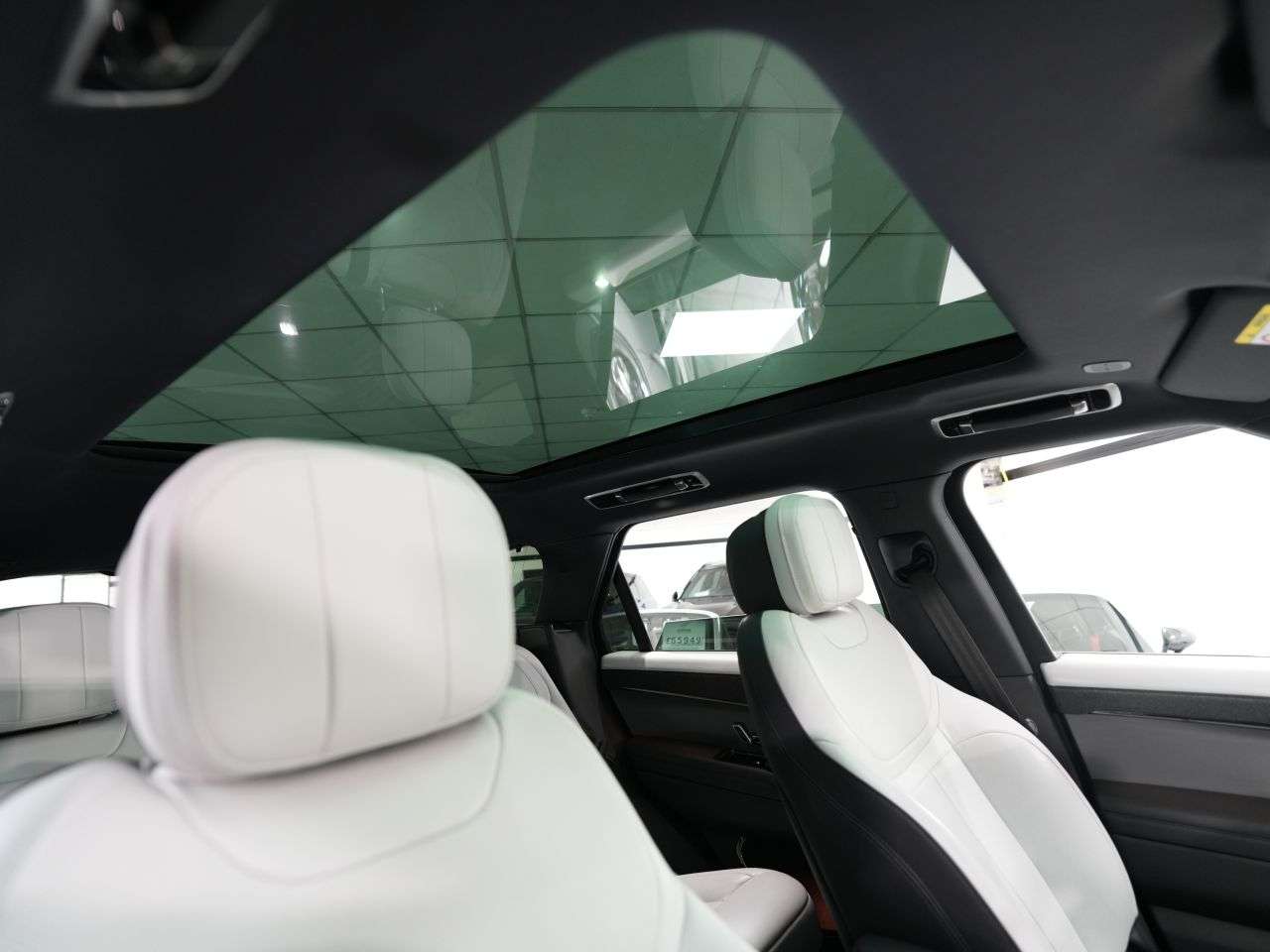 A 2023 LAND ROVER RANGE ROVER SPORT 3.0 D300 MHEV Dynamic SE SUV 5dr Diesel Auto 4WD Euro 6 (s/s) (300 ps) 1 FO A 2023 LAND ROVER RANGE ROVER SPORT 3.0 D300 MHEV Dynamic SE SUV 5dr Diesel Auto 4WD Euro 6 (s/s) (300 ps) 1 FO
