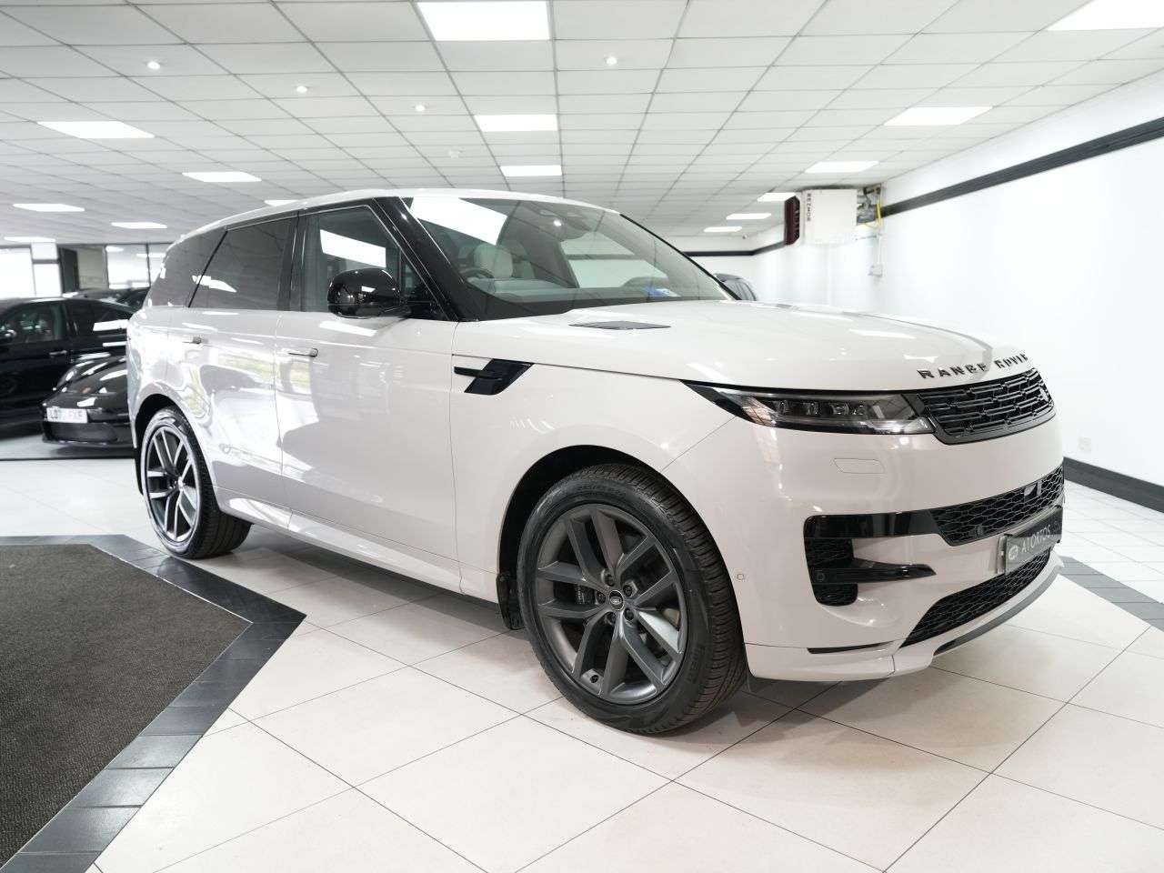 A 2023 LAND ROVER RANGE ROVER SPORT 3.0 D300 MHEV Dynamic SE SUV 5dr Diesel Auto 4WD Euro 6 (s/s) (300 ps) 1 FO A 2023 LAND ROVER RANGE ROVER SPORT 3.0 D300 MHEV Dynamic SE SUV 5dr Diesel Auto 4WD Euro 6 (s/s) (300 ps) 1 FO
