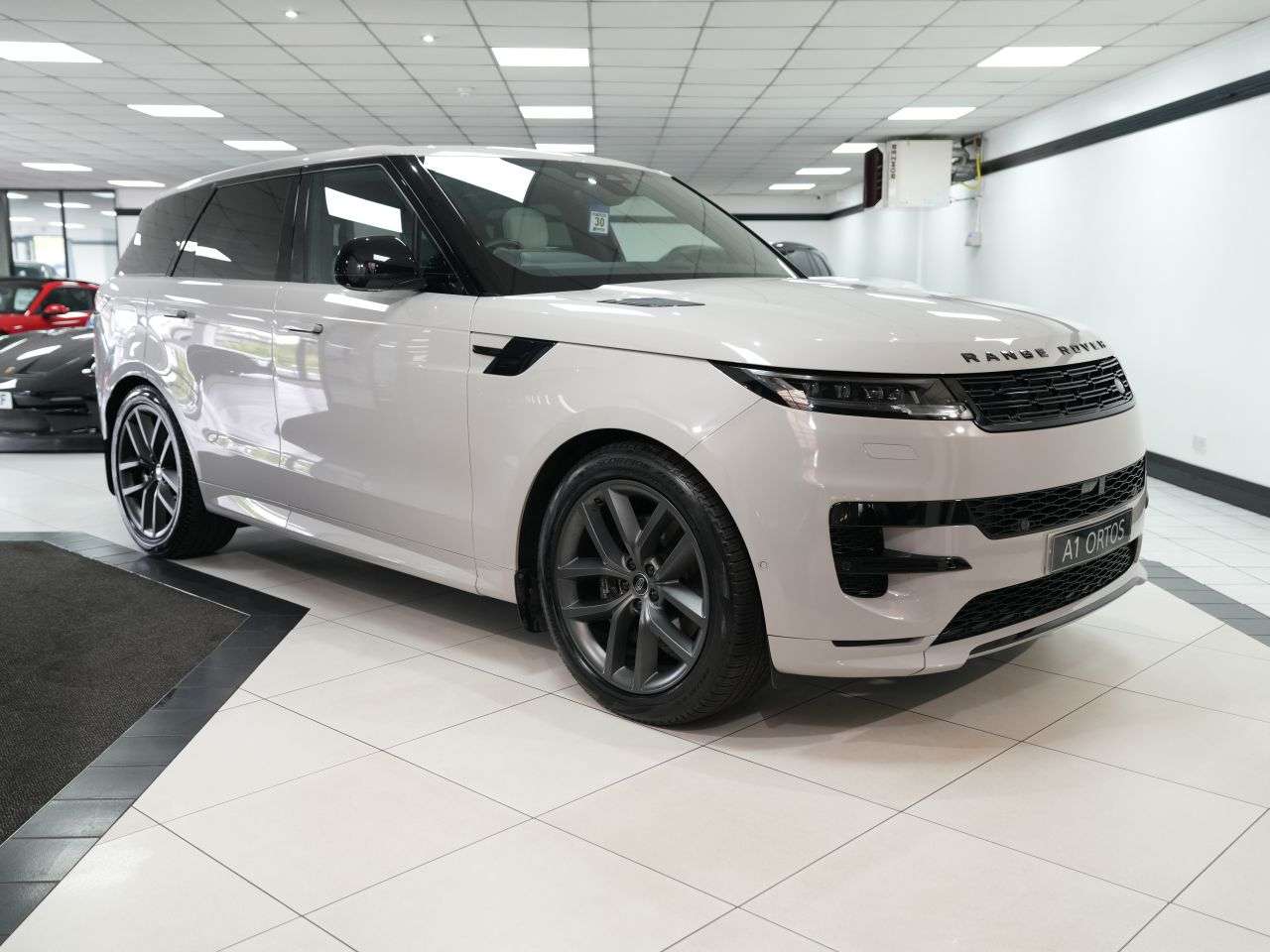 A 2023 LAND ROVER RANGE ROVER SPORT 3.0 D300 MHEV Dynamic SE SUV 5dr Diesel Auto 4WD Euro 6 (s/s) (300 ps) 1 FO A 2023 LAND ROVER RANGE ROVER SPORT 3.0 D300 MHEV Dynamic SE SUV 5dr Diesel Auto 4WD Euro 6 (s/s) (300 ps) 1 FO