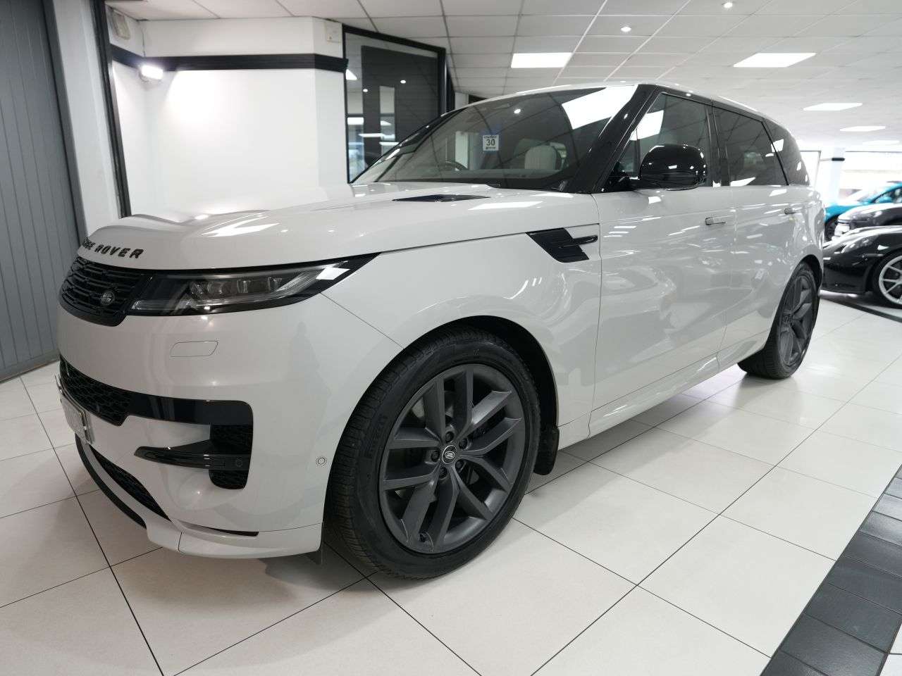 A 2023 LAND ROVER RANGE ROVER SPORT 3.0 D300 MHEV Dynamic SE SUV 5dr Diesel Auto 4WD Euro 6 (s/s) (300 ps) 1 FO A 2023 LAND ROVER RANGE ROVER SPORT 3.0 D300 MHEV Dynamic SE SUV 5dr Diesel Auto 4WD Euro 6 (s/s) (300 ps) 1 FO