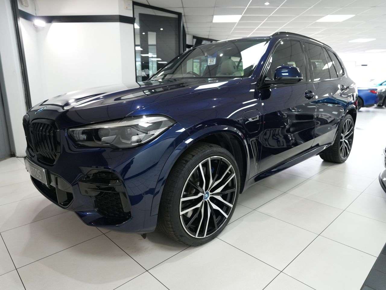 A 2022 BMW X5 3.0 45e 24kWh M Sport SUV 5dr Petrol Plug-in Hybrid Auto xDrive Euro 6 (s/s A 2022 BMW X5 3.0 45e 24kWh M Sport SUV 5dr Petrol Plug-in Hybrid Auto xDrive Euro 6 (s/s