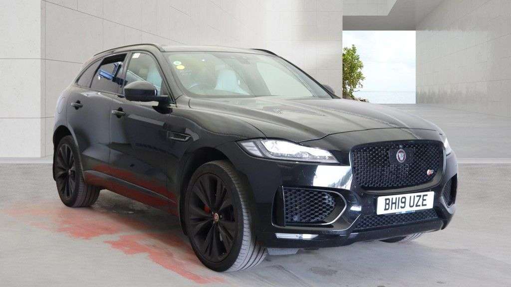 A 2019 JAGUAR F-PACE 3.0 D300 V6 S SUV 5dr Diesel Auto AWD Euro 6 (s/s) (300 ps) BE QUICK YOU WO A 2019 JAGUAR F-PACE 3.0 D300 V6 S SUV 5dr Diesel Auto AWD Euro 6 (s/s) (300 ps) BE QUICK YOU WO
