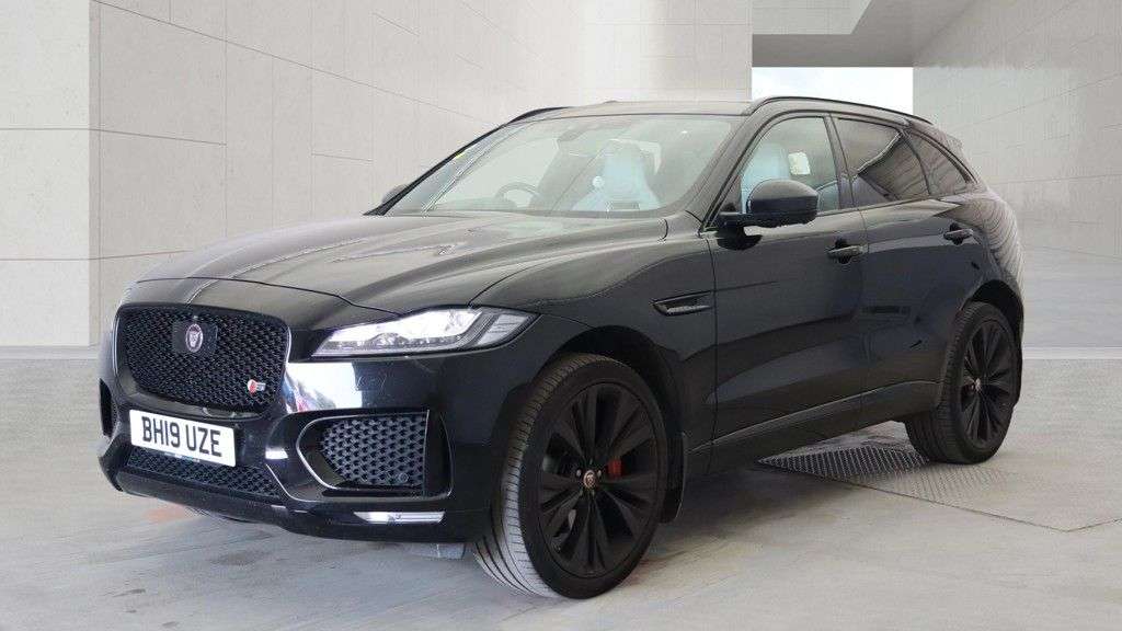 A 2019 JAGUAR F-PACE 3.0 D300 V6 S SUV 5dr Diesel Auto AWD Euro 6 (s/s) (300 ps) BE QUICK YOU WO A 2019 JAGUAR F-PACE 3.0 D300 V6 S SUV 5dr Diesel Auto AWD Euro 6 (s/s) (300 ps) BE QUICK YOU WO