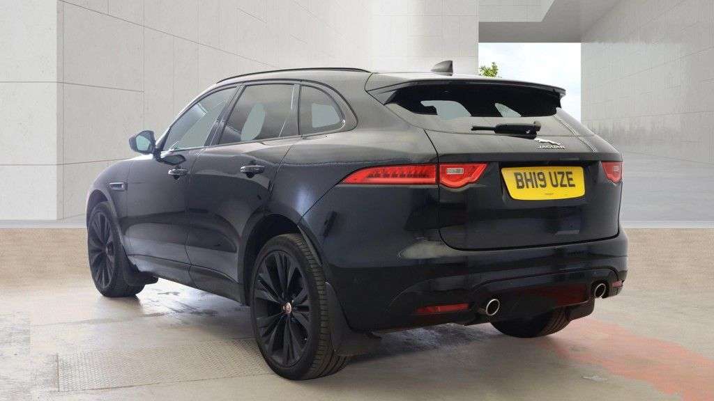A 2019 JAGUAR F-PACE 3.0 D300 V6 S SUV 5dr Diesel Auto AWD Euro 6 (s/s) (300 ps) BE QUICK YOU WO A 2019 JAGUAR F-PACE 3.0 D300 V6 S SUV 5dr Diesel Auto AWD Euro 6 (s/s) (300 ps) BE QUICK YOU WO