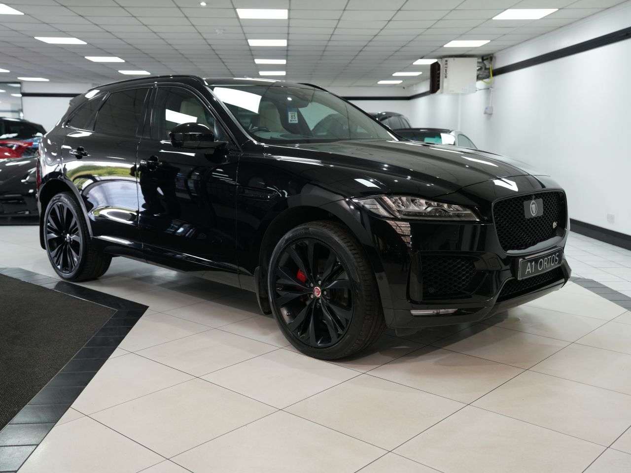 A 2019 JAGUAR F-PACE 3.0 D300 V6 S SUV 5dr Diesel Auto AWD Euro 6 (s/s) (300 ps) BE QUICK YOU WO A 2019 JAGUAR F-PACE 3.0 D300 V6 S SUV 5dr Diesel Auto AWD Euro 6 (s/s) (300 ps) BE QUICK YOU WO