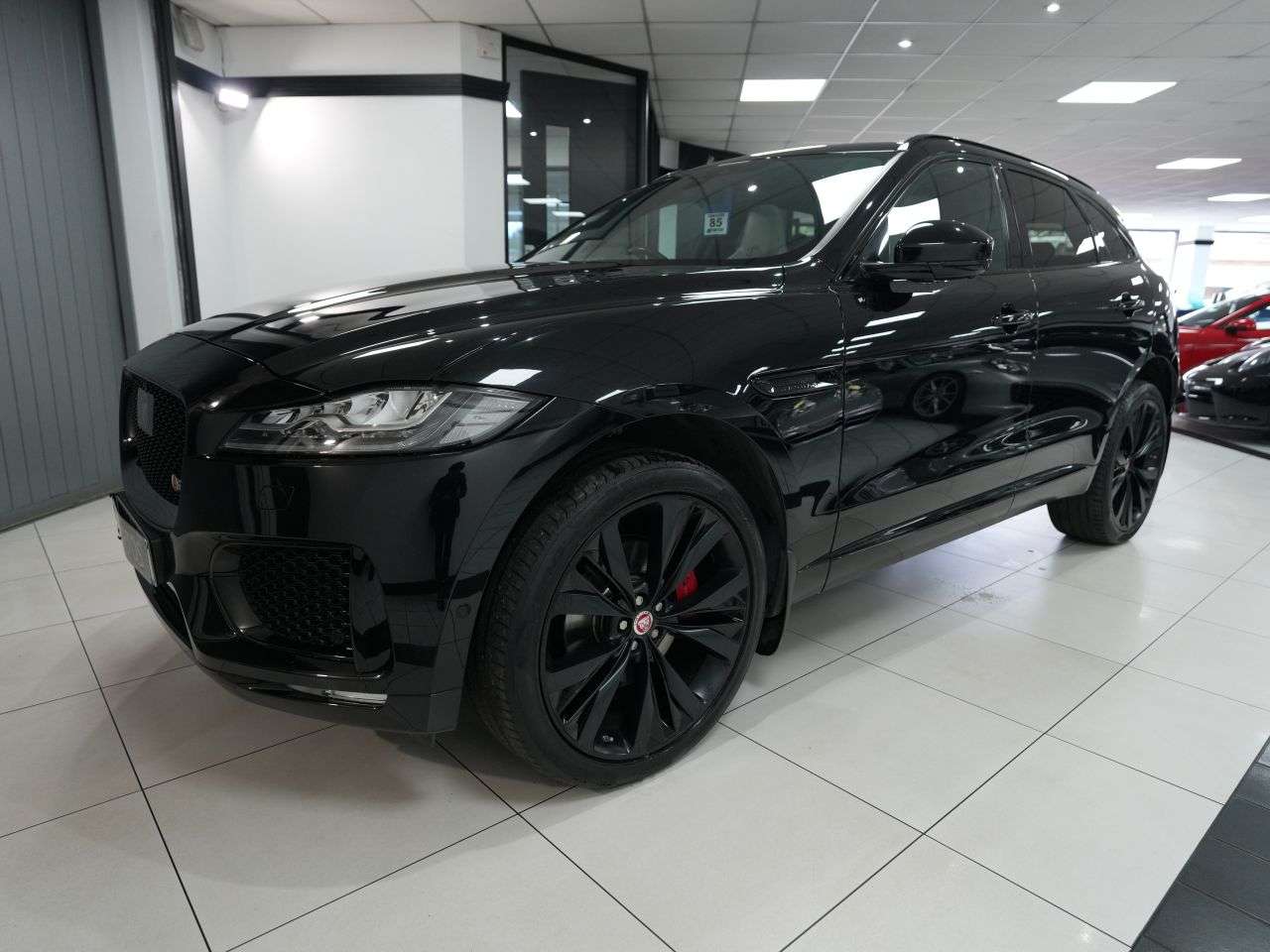 A 2019 JAGUAR F-PACE 3.0 D300 V6 S SUV 5dr Diesel Auto AWD Euro 6 (s/s) (300 ps) BE QUICK YOU WO A 2019 JAGUAR F-PACE 3.0 D300 V6 S SUV 5dr Diesel Auto AWD Euro 6 (s/s) (300 ps) BE QUICK YOU WO