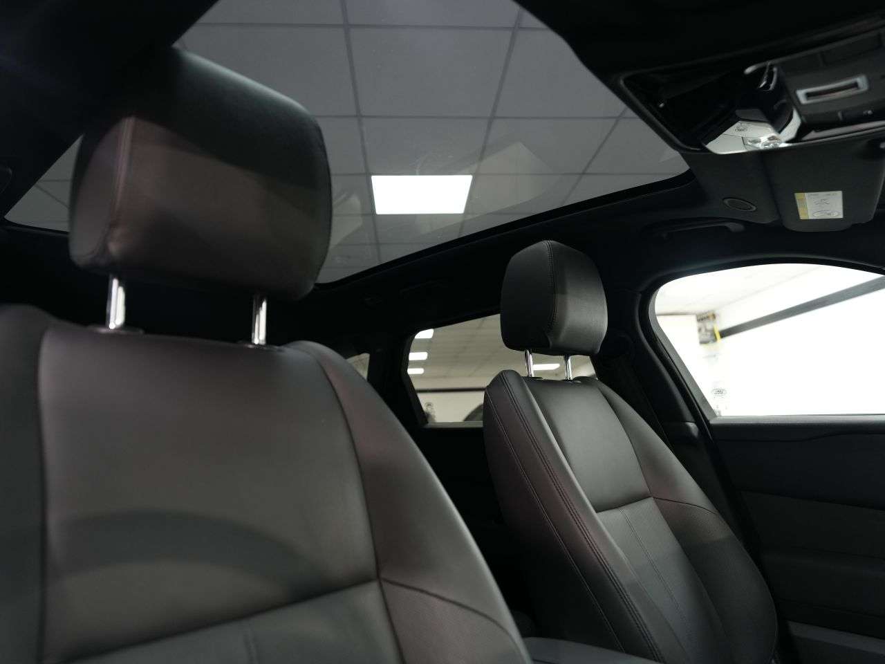 A 2023 LAND ROVER RANGE ROVER VELAR 2.0 D200 MHEV Dynamic SE SUV 5dr Diesel Auto 4WD Euro 6 (s/s) (204 ps) BE Q A 2023 LAND ROVER RANGE ROVER VELAR 2.0 D200 MHEV Dynamic SE SUV 5dr Diesel Auto 4WD Euro 6 (s/s) (204 ps) BE Q