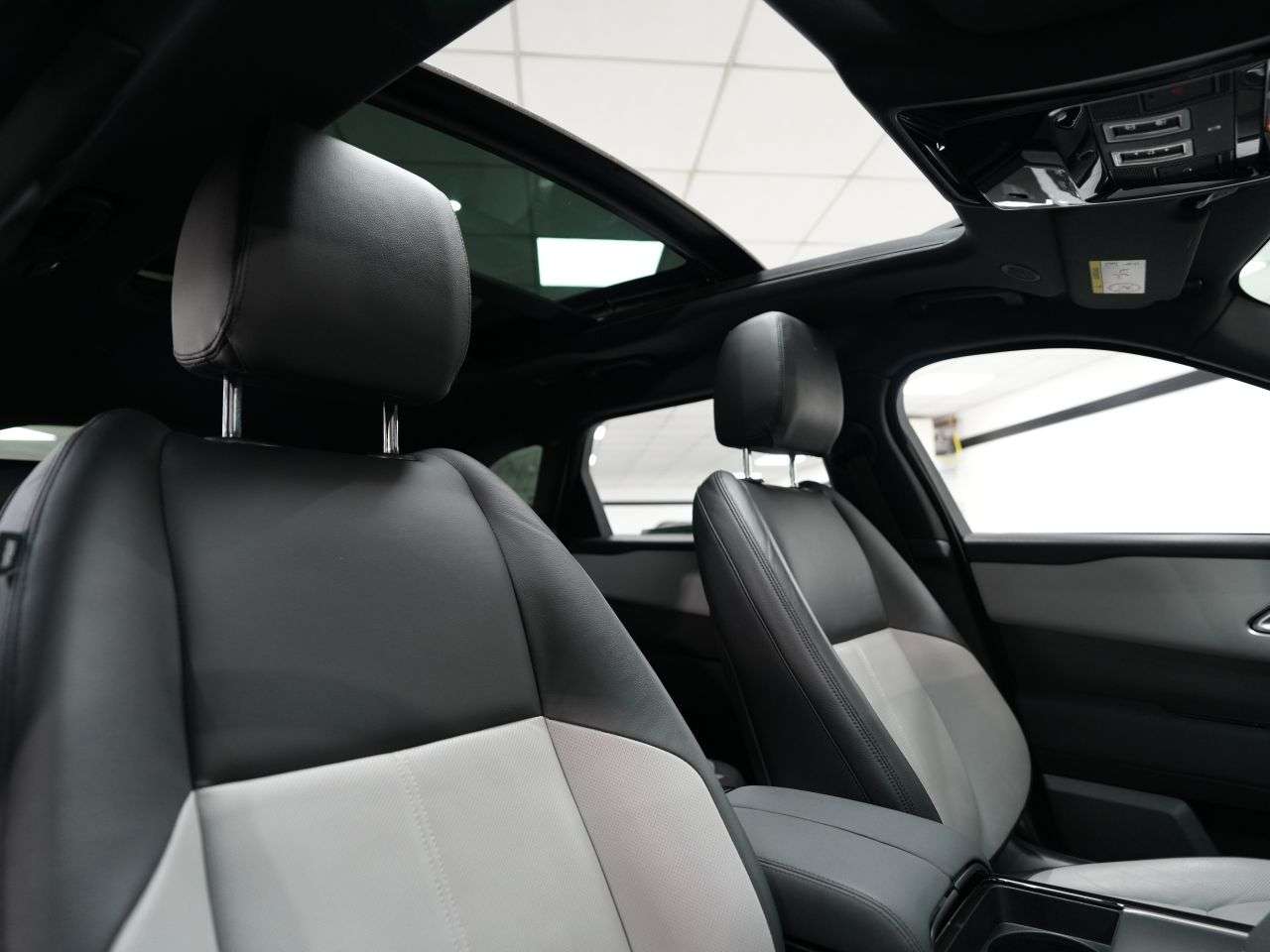 A 2023 LAND ROVER RANGE ROVER VELAR 2.0 D200 MHEV Dynamic SE SUV 5dr Diesel Auto 4WD Euro 6 (s/s) (204 ps) BE Q A 2023 LAND ROVER RANGE ROVER VELAR 2.0 D200 MHEV Dynamic SE SUV 5dr Diesel Auto 4WD Euro 6 (s/s) (204 ps) BE Q