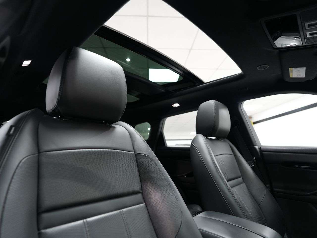 A 2023 LAND ROVER RANGE ROVER EVOQUE 2.0 D200 MHEV Dynamic HSE SUV 5dr Diesel Auto 4WD Euro 6 (s/s) (204 ps) BE A 2023 LAND ROVER RANGE ROVER EVOQUE 2.0 D200 MHEV Dynamic HSE SUV 5dr Diesel Auto 4WD Euro 6 (s/s) (204 ps) BE