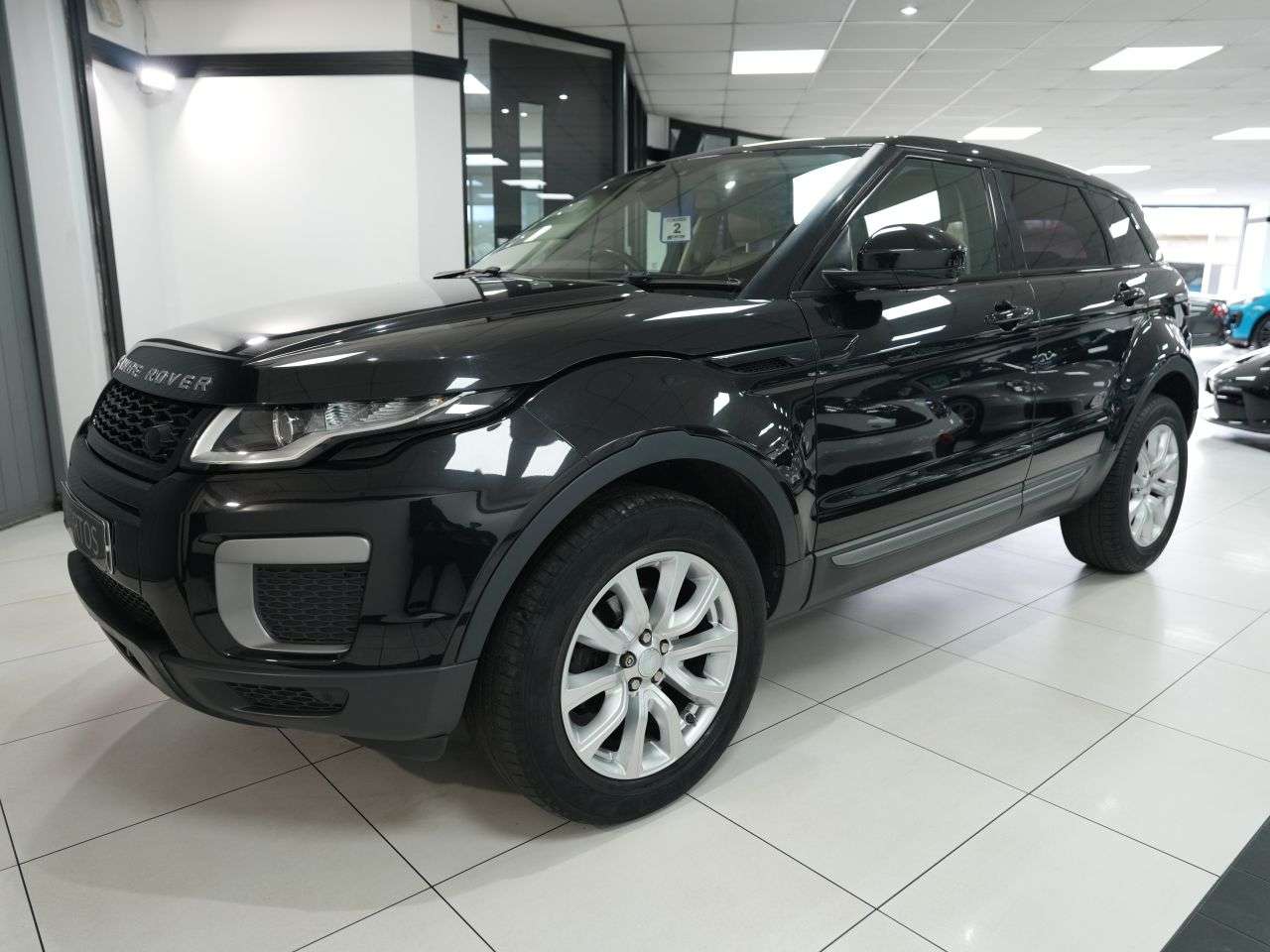 A 2017 LAND ROVER RANGE ROVER EVOQUE 2.0 eD4 SE SUV 5dr Diesel Manual FWD Euro 6 (s/s) (150 ps) 1 FORMER KEEPER A 2017 LAND ROVER RANGE ROVER EVOQUE 2.0 eD4 SE SUV 5dr Diesel Manual FWD Euro 6 (s/s) (150 ps) 1 FORMER KEEPER