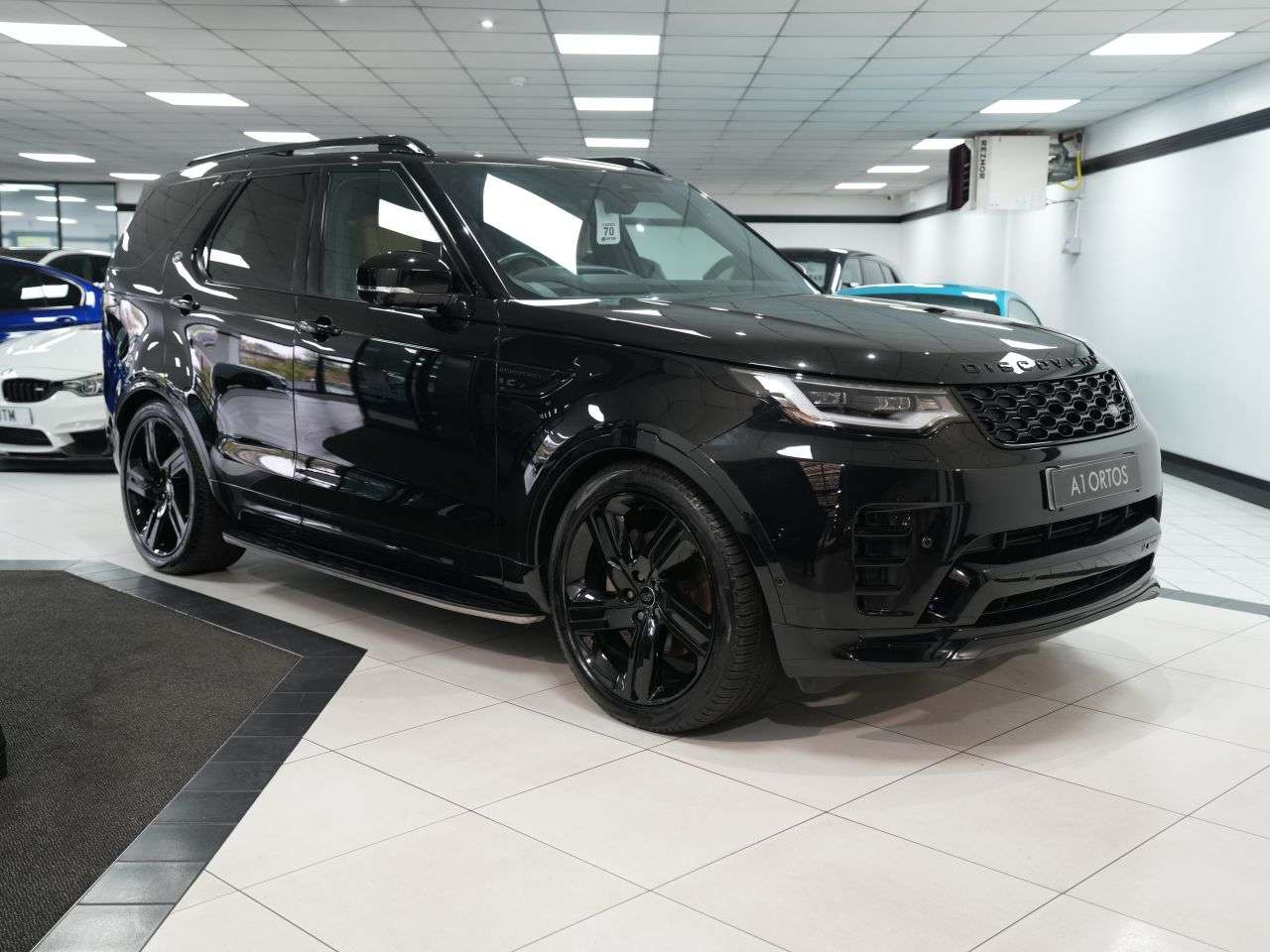 A 2023 LAND ROVER DISCOVERY 3.0 D300 MHEV R-Dynamic HSE SUV 5dr Diesel Auto 4WD Euro 6 (s/s) (300 ps) O A 2023 LAND ROVER DISCOVERY 3.0 D300 MHEV R-Dynamic HSE SUV 5dr Diesel Auto 4WD Euro 6 (s/s) (300 ps) O
