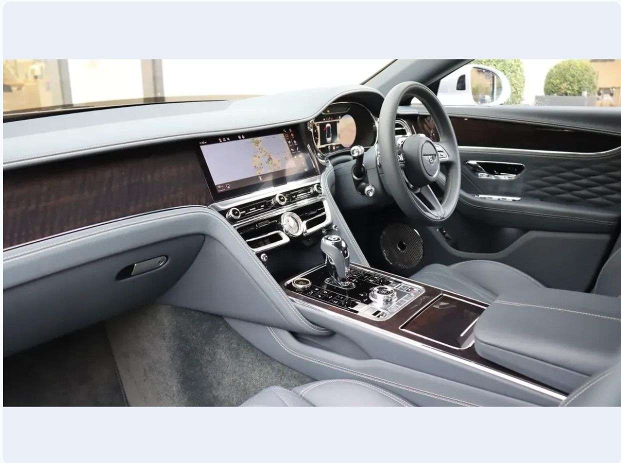 A 2021 BENTLEY FLYING SPUR 6.0 W12 Saloon 4dr Petrol Auto 4WD Euro 6 (635 ps) INCREDIBLE VALUE! A 2021 BENTLEY FLYING SPUR 6.0 W12 Saloon 4dr Petrol Auto 4WD Euro 6 (635 ps) INCREDIBLE VALUE!