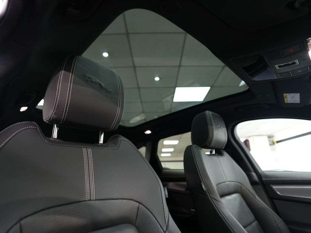 A 2023 JAGUAR F-PACE 2.0 D200 MHEV R-Dynamic SE Black SUV 5dr Diesel Auto AWD Euro 6 (s/s) (204 A 2023 JAGUAR F-PACE 2.0 D200 MHEV R-Dynamic SE Black SUV 5dr Diesel Auto AWD Euro 6 (s/s) (204
