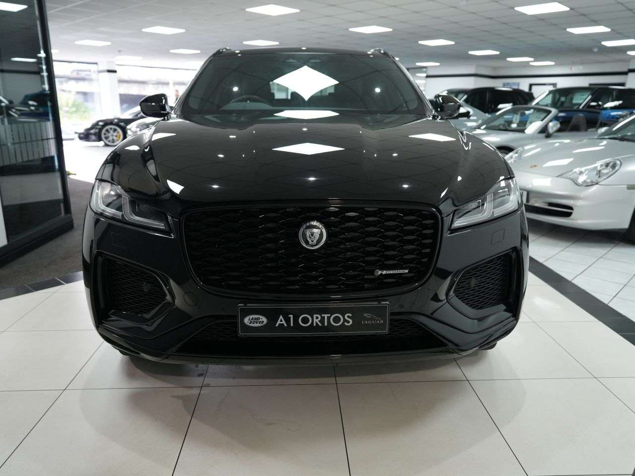 A 2023 JAGUAR F-PACE 2.0 D200 MHEV R-Dynamic SE Black SUV 5dr Diesel Auto AWD Euro 6 (s/s) (204 A 2023 JAGUAR F-PACE 2.0 D200 MHEV R-Dynamic SE Black SUV 5dr Diesel Auto AWD Euro 6 (s/s) (204