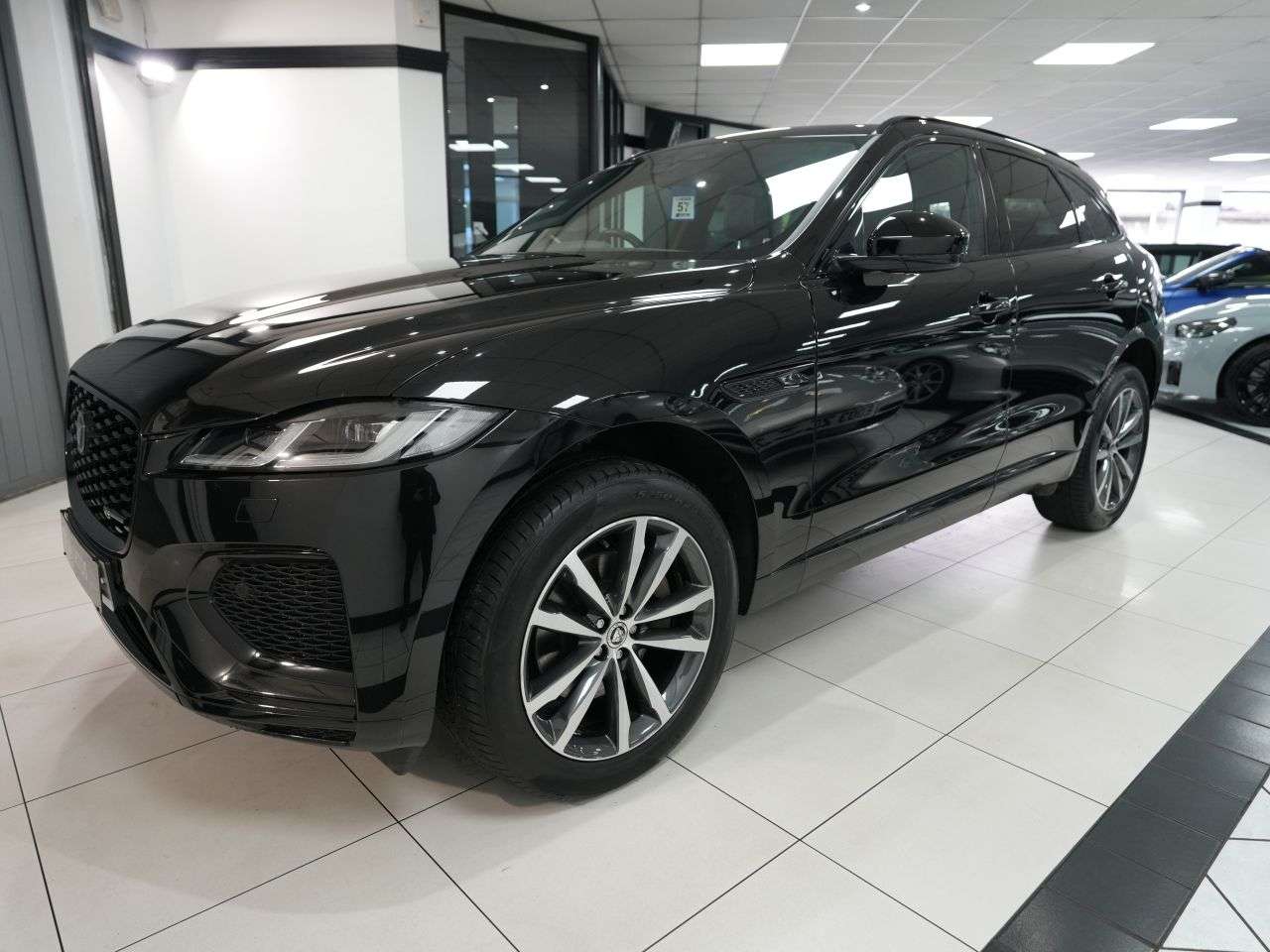 A 2023 JAGUAR F-PACE 2.0 D200 MHEV R-Dynamic SE Black SUV 5dr Diesel Auto AWD Euro 6 (s/s) (204 A 2023 JAGUAR F-PACE 2.0 D200 MHEV R-Dynamic SE Black SUV 5dr Diesel Auto AWD Euro 6 (s/s) (204