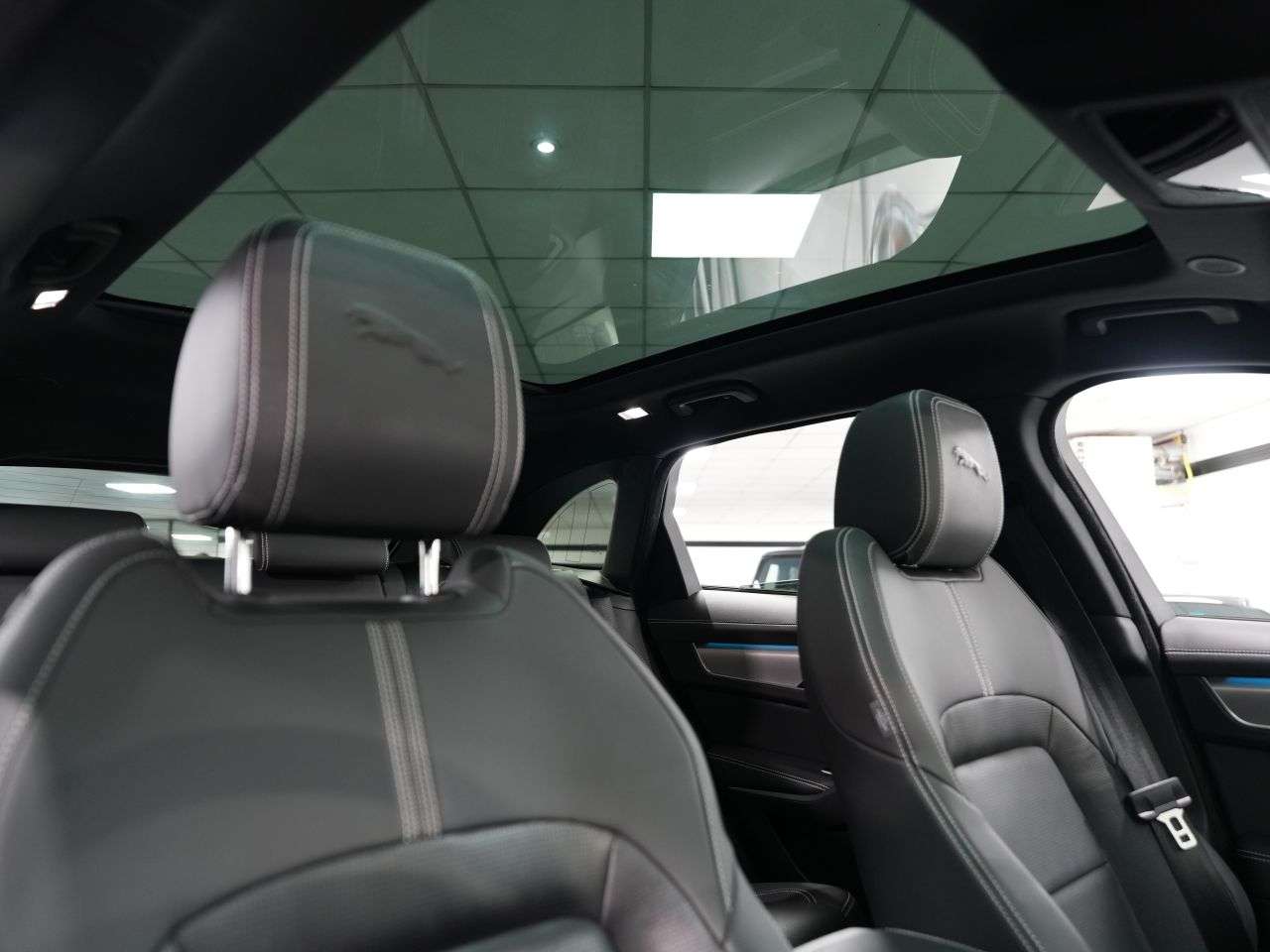 A 2023 JAGUAR F-PACE 2.0 D200 MHEV R-Dynamic SE Black SUV 5dr Diesel Auto AWD Euro 6 (s/s) (204 A 2023 JAGUAR F-PACE 2.0 D200 MHEV R-Dynamic SE Black SUV 5dr Diesel Auto AWD Euro 6 (s/s) (204
