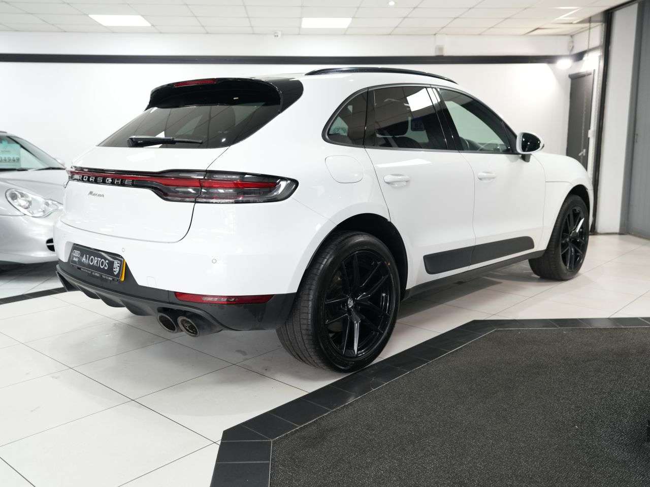 2018 PORSCHE MACAN 2018 PORSCHE MACAN