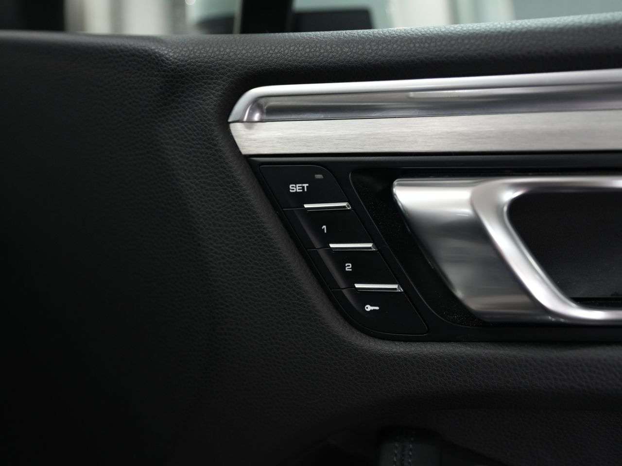 2018 PORSCHE MACAN 2018 PORSCHE MACAN