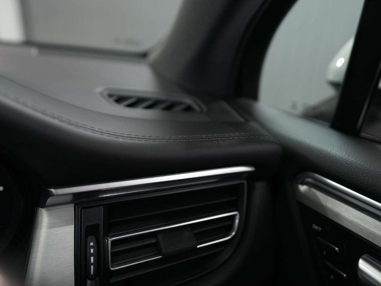 2018 PORSCHE MACAN 2018 PORSCHE MACAN