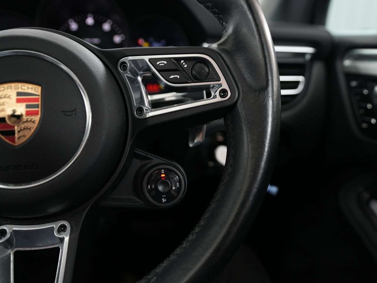 2018 PORSCHE MACAN 2018 PORSCHE MACAN