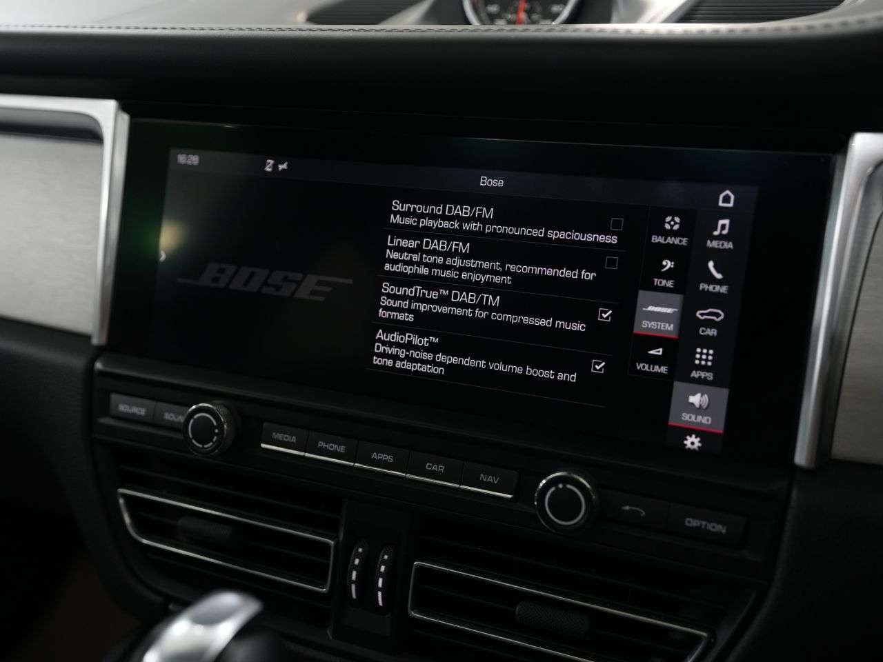2018 PORSCHE MACAN 2018 PORSCHE MACAN