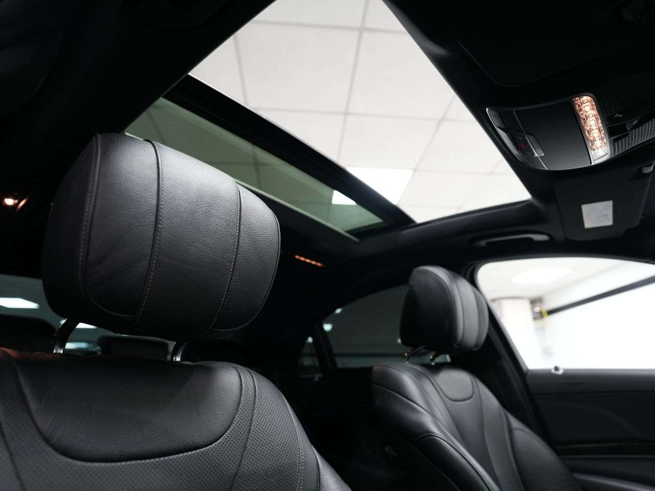 A 2016 MERCEDES-BENZ S CLASS 3.0 S350d V6 AMG Line (Executive) Saloon 4dr Diesel G-Tronic+ Euro 6 (s/s) A 2016 MERCEDES-BENZ S CLASS 3.0 S350d V6 AMG Line (Executive) Saloon 4dr Diesel G-Tronic+ Euro 6 (s/s)