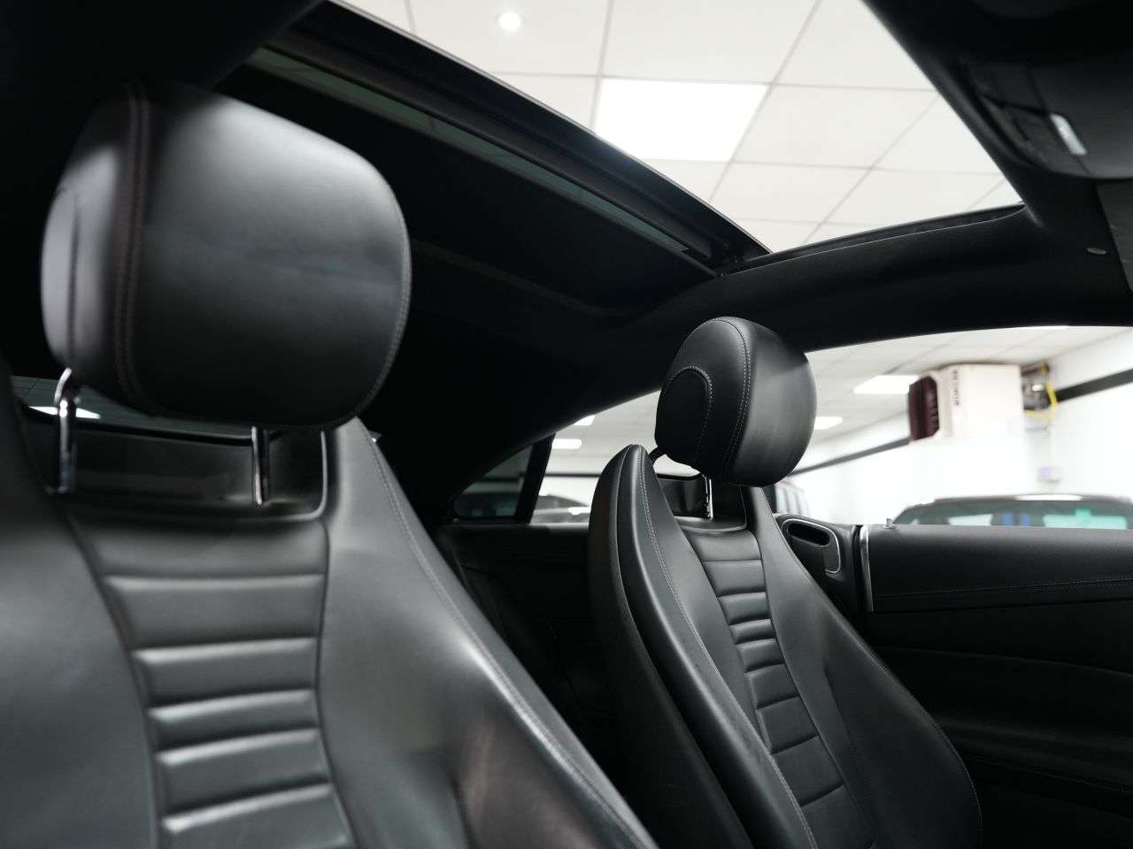 A 2017 MERCEDES-BENZ E CLASS 3.0 E400 V6 AMG Line (Premium Plus) Coupe 2dr Petrol G-Tronic+ 4MATIC Euro A 2017 MERCEDES-BENZ E CLASS 3.0 E400 V6 AMG Line (Premium Plus) Coupe 2dr Petrol G-Tronic+ 4MATIC Euro