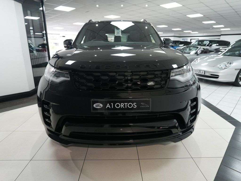 A 2023 LAND ROVER DISCOVERY 3.0 D300 MHEV Metropolitan Edition SUV 5dr Diesel Auto 4WD Euro 6 (s/s) (30 A 2023 LAND ROVER DISCOVERY 3.0 D300 MHEV Metropolitan Edition SUV 5dr Diesel Auto 4WD Euro 6 (s/s) (30