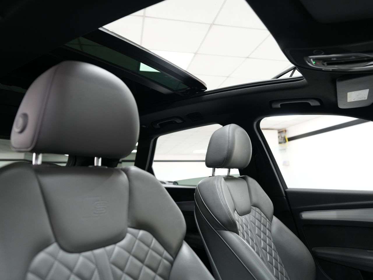 A 2021 AUDI SQ5 3.0 TDI V6 SUV 5dr Diesel Tiptronic quattro Euro 6 (s/s) (341 ps) MEGA SQ5 A 2021 AUDI SQ5 3.0 TDI V6 SUV 5dr Diesel Tiptronic quattro Euro 6 (s/s) (341 ps) MEGA SQ5