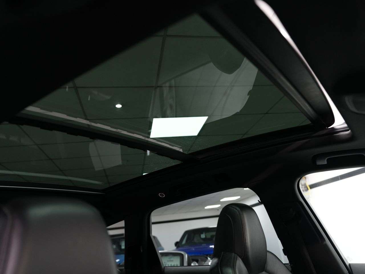 A 2021 AUDI SQ7 4.0 TFSI V8 Black Edition SUV 5dr Petrol Tiptronic quattro Euro 6 (s/s) (50 A 2021 AUDI SQ7 4.0 TFSI V8 Black Edition SUV 5dr Petrol Tiptronic quattro Euro 6 (s/s) (50