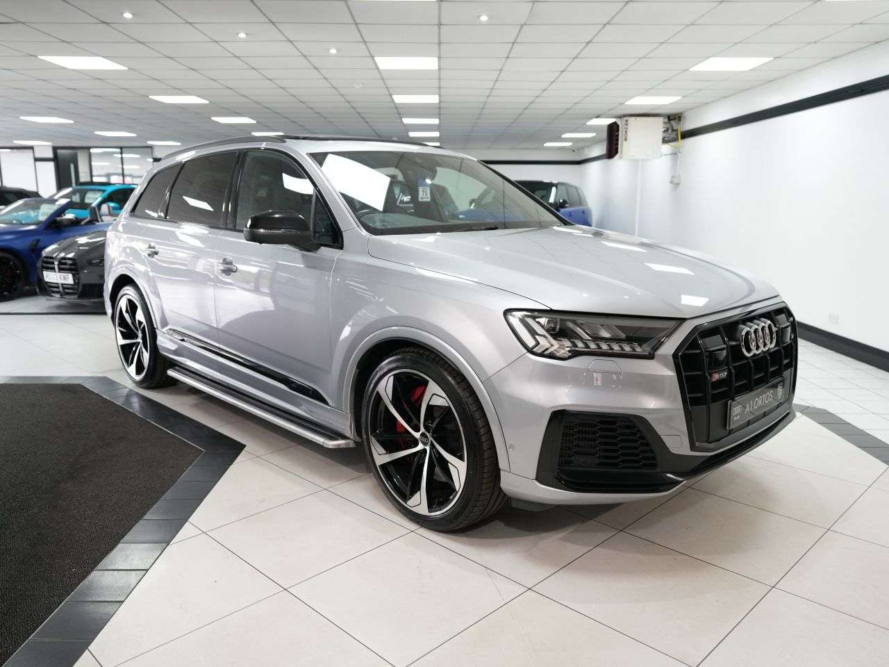 A 2021 AUDI SQ7 4.0 TFSI V8 Black Edition SUV 5dr Petrol Tiptronic quattro Euro 6 (s/s) (50 A 2021 AUDI SQ7 4.0 TFSI V8 Black Edition SUV 5dr Petrol Tiptronic quattro Euro 6 (s/s) (50