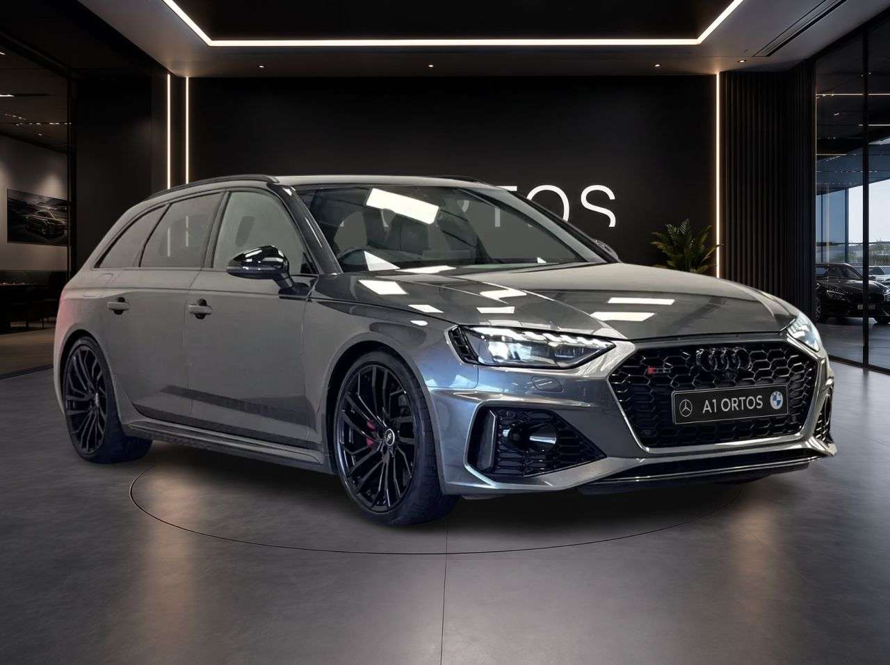 A 2021 AUDI RS4 AVANT 2.9 TFSI V6 Carbon Black Estate 5dr Petrol Tiptronic quattro Euro 6 (s/s) ( A 2021 AUDI RS4 AVANT 2.9 TFSI V6 Carbon Black Estate 5dr Petrol Tiptronic quattro Euro 6 (s/s) (