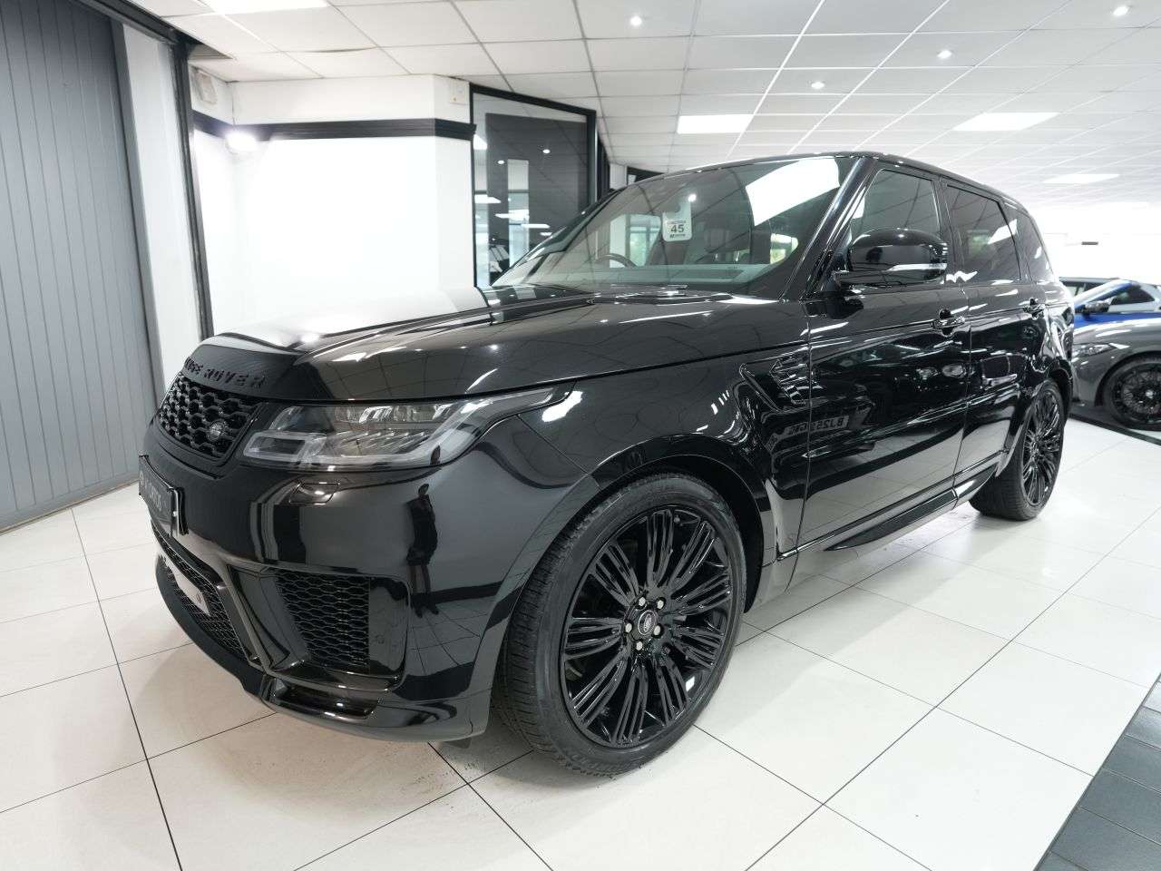 A 2021 LAND ROVER RANGE ROVER SPORT 3.0 D300 MHEV HSE Dynamic Black SUV 5dr Diesel Auto 4WD Euro 6 (s/s) (300 p A 2021 LAND ROVER RANGE ROVER SPORT 3.0 D300 MHEV HSE Dynamic Black SUV 5dr Diesel Auto 4WD Euro 6 (s/s) (300 p