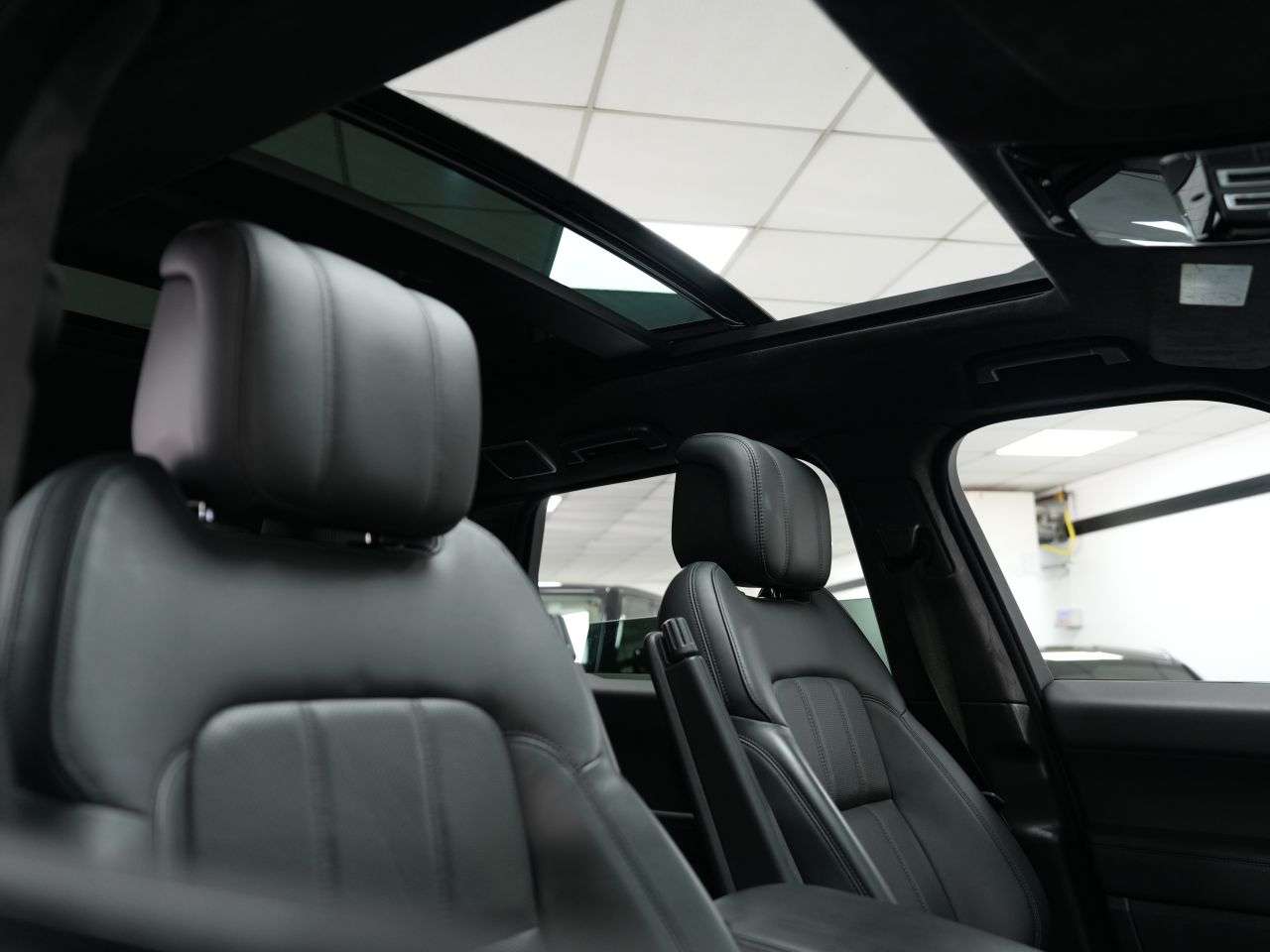 A 2019 LAND ROVER RANGE ROVER SPORT 3.0 SD V6 HSE Dynamic SUV 5dr Diesel Auto 4WD Euro 6 (s/s) (306 ps) 1 OWNER A 2019 LAND ROVER RANGE ROVER SPORT 3.0 SD V6 HSE Dynamic SUV 5dr Diesel Auto 4WD Euro 6 (s/s) (306 ps) 1 OWNER