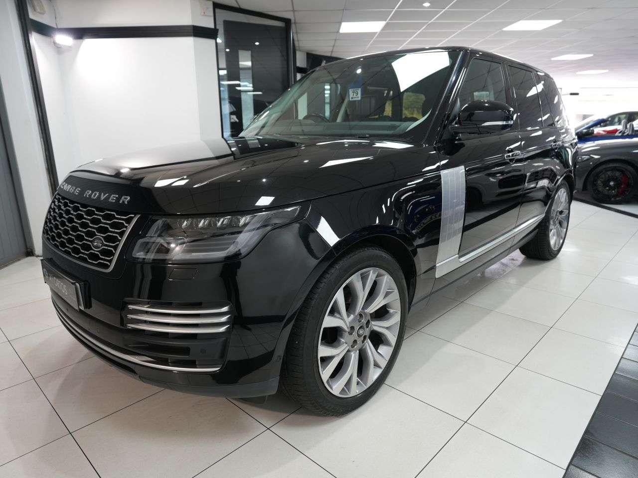 A 2020 LAND ROVER RANGE ROVER 3.0 SD V6 Autobiography SUV 5dr Diesel Auto 4WD Euro 6 (s/s) (275 ps) AMAZI A 2020 LAND ROVER RANGE ROVER 3.0 SD V6 Autobiography SUV 5dr Diesel Auto 4WD Euro 6 (s/s) (275 ps) AMAZI