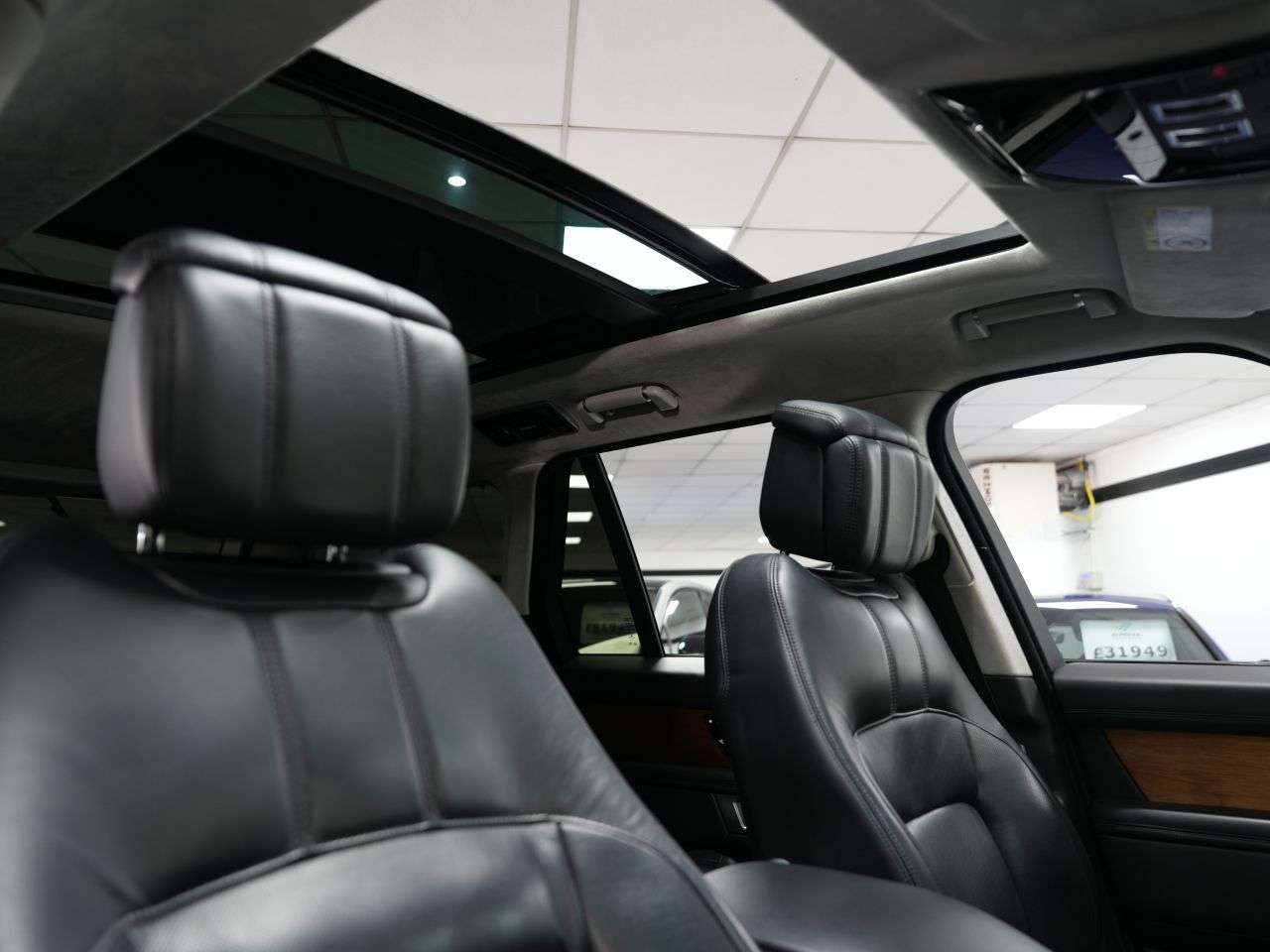 A 2020 LAND ROVER RANGE ROVER 3.0 SD V6 Autobiography SUV 5dr Diesel Auto 4WD Euro 6 (s/s) (275 ps) AMAZI A 2020 LAND ROVER RANGE ROVER 3.0 SD V6 Autobiography SUV 5dr Diesel Auto 4WD Euro 6 (s/s) (275 ps) AMAZI
