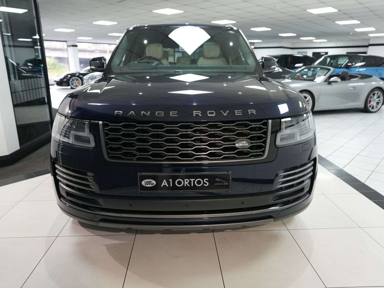 A 2019 LAND ROVER RANGE ROVER 3.0 SD V6 Autobiography SUV 5dr Diesel Auto 4WD Euro 6 (s/s) (275 ps) BEAUT A 2019 LAND ROVER RANGE ROVER 3.0 SD V6 Autobiography SUV 5dr Diesel Auto 4WD Euro 6 (s/s) (275 ps) BEAUT