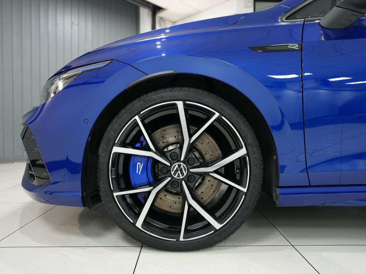A 2023 VOLKSWAGEN GOLF 2.0 TSI R Hatchback 5dr Petrol DSG 4Motion Euro 6 (s/s) (320 ps) 1 OWNER FR A 2023 VOLKSWAGEN GOLF 2.0 TSI R Hatchback 5dr Petrol DSG 4Motion Euro 6 (s/s) (320 ps) 1 OWNER FR