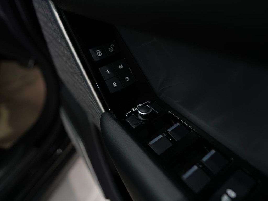 2020 LAND ROVER RANGE ROVER VELAR 2020 LAND ROVER RANGE ROVER VELAR