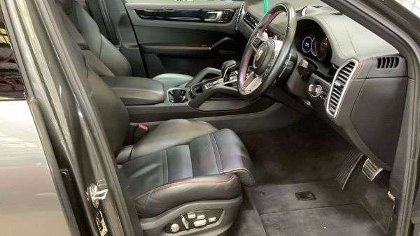A 2020 PORSCHE CAYENNE 2.9T V6 S Coupe 5dr Petrol TiptronicS 4WD Euro 6 (s/s) (440 ps) 22K SPEC OP A 2020 PORSCHE CAYENNE 2.9T V6 S Coupe 5dr Petrol TiptronicS 4WD Euro 6 (s/s) (440 ps) 22K SPEC OP