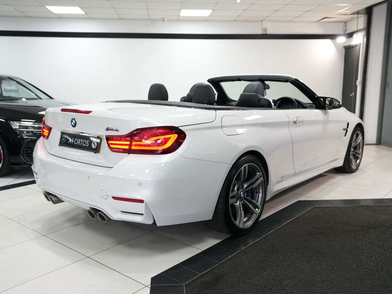 A 2020 BMW M4 3.0 BiTurbo GPF Convertible 2dr Petrol DCT Euro 6 (s/s) (431 ps) MINERAL+HU A 2020 BMW M4 3.0 BiTurbo GPF Convertible 2dr Petrol DCT Euro 6 (s/s) (431 ps) MINERAL+HU