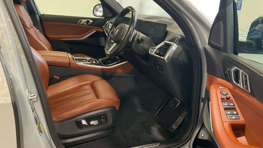 A 2023 BMW X5 3.0 50e 25.7kWh M Sport SUV 5dr Petrol Plug-in Hybrid Steptronic xDrive Eur A 2023 BMW X5 3.0 50e 25.7kWh M Sport SUV 5dr Petrol Plug-in Hybrid Steptronic xDrive Eur