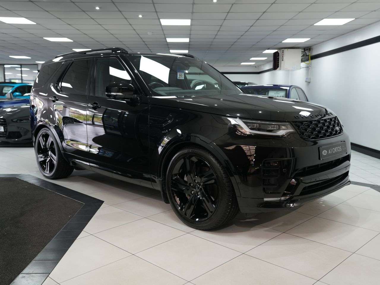 A 2021 LAND ROVER DISCOVERY 3.0 D300 MHEV R-Dynamic HSE SUV 5dr Diesel Auto 4WD Euro 6 (s/s) (300 ps) 1 A 2021 LAND ROVER DISCOVERY 3.0 D300 MHEV R-Dynamic HSE SUV 5dr Diesel Auto 4WD Euro 6 (s/s) (300 ps) 1