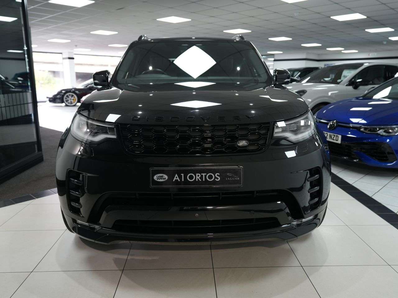 A 2021 LAND ROVER DISCOVERY 3.0 D300 MHEV R-Dynamic HSE SUV 5dr Diesel Auto 4WD Euro 6 (s/s) (300 ps) 1 A 2021 LAND ROVER DISCOVERY 3.0 D300 MHEV R-Dynamic HSE SUV 5dr Diesel Auto 4WD Euro 6 (s/s) (300 ps) 1