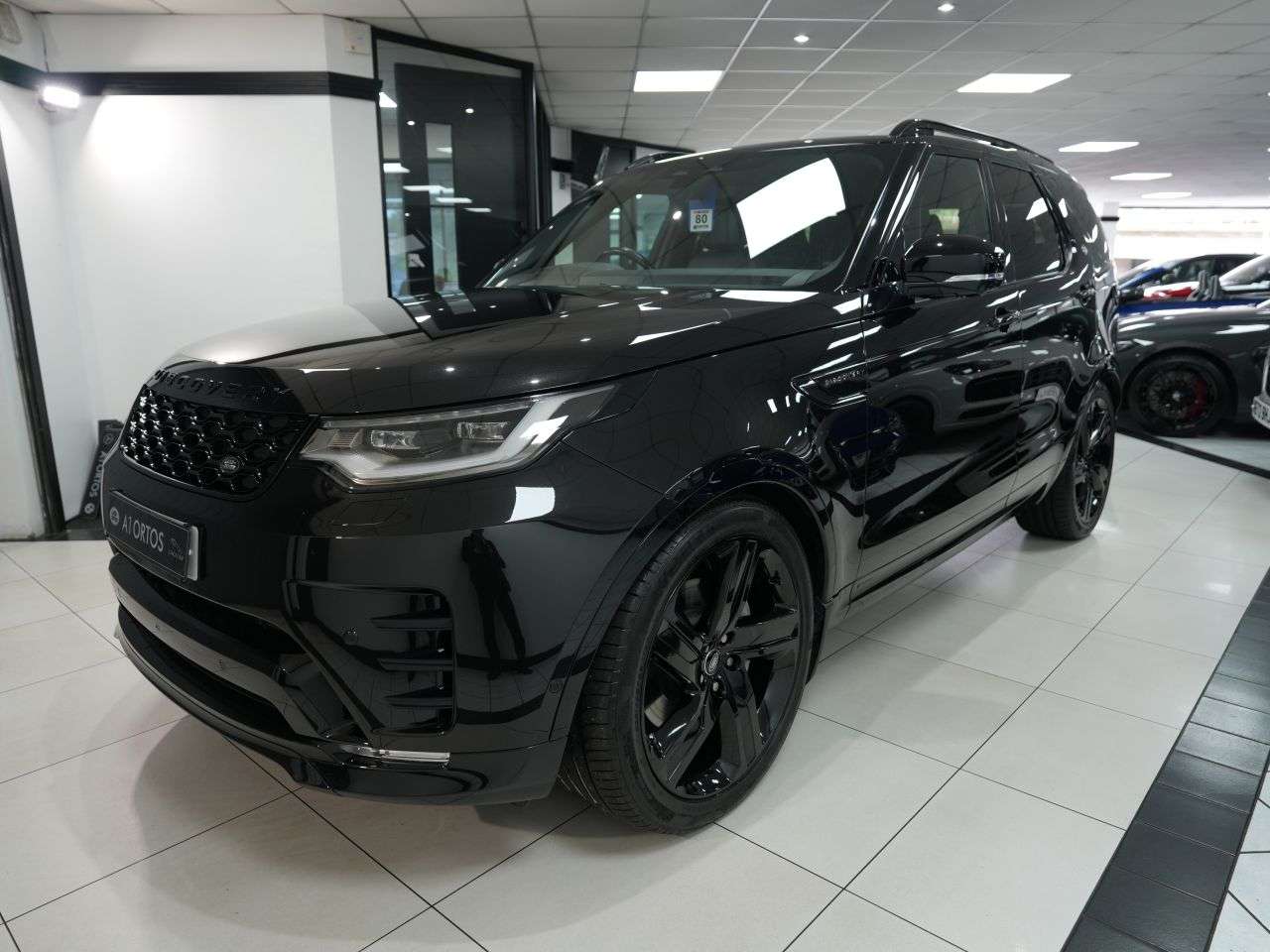 A 2021 LAND ROVER DISCOVERY 3.0 D300 MHEV R-Dynamic HSE SUV 5dr Diesel Auto 4WD Euro 6 (s/s) (300 ps) 1 A 2021 LAND ROVER DISCOVERY 3.0 D300 MHEV R-Dynamic HSE SUV 5dr Diesel Auto 4WD Euro 6 (s/s) (300 ps) 1
