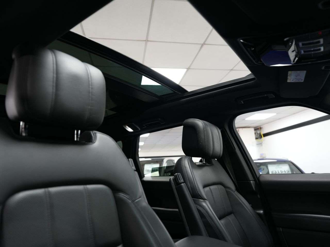 A 2021 LAND ROVER RANGE ROVER SPORT 3.0 D300 MHEV HSE Dynamic Black SUV 5dr Diesel Auto 4WD Euro 6 (s/s) (300 p A 2021 LAND ROVER RANGE ROVER SPORT 3.0 D300 MHEV HSE Dynamic Black SUV 5dr Diesel Auto 4WD Euro 6 (s/s) (300 p